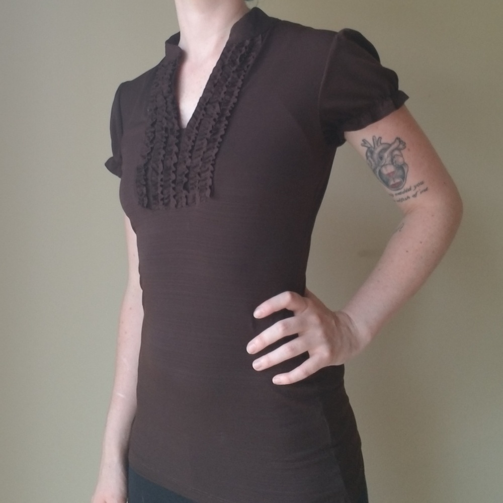 BCX Brown ruffle short sleeve blouse